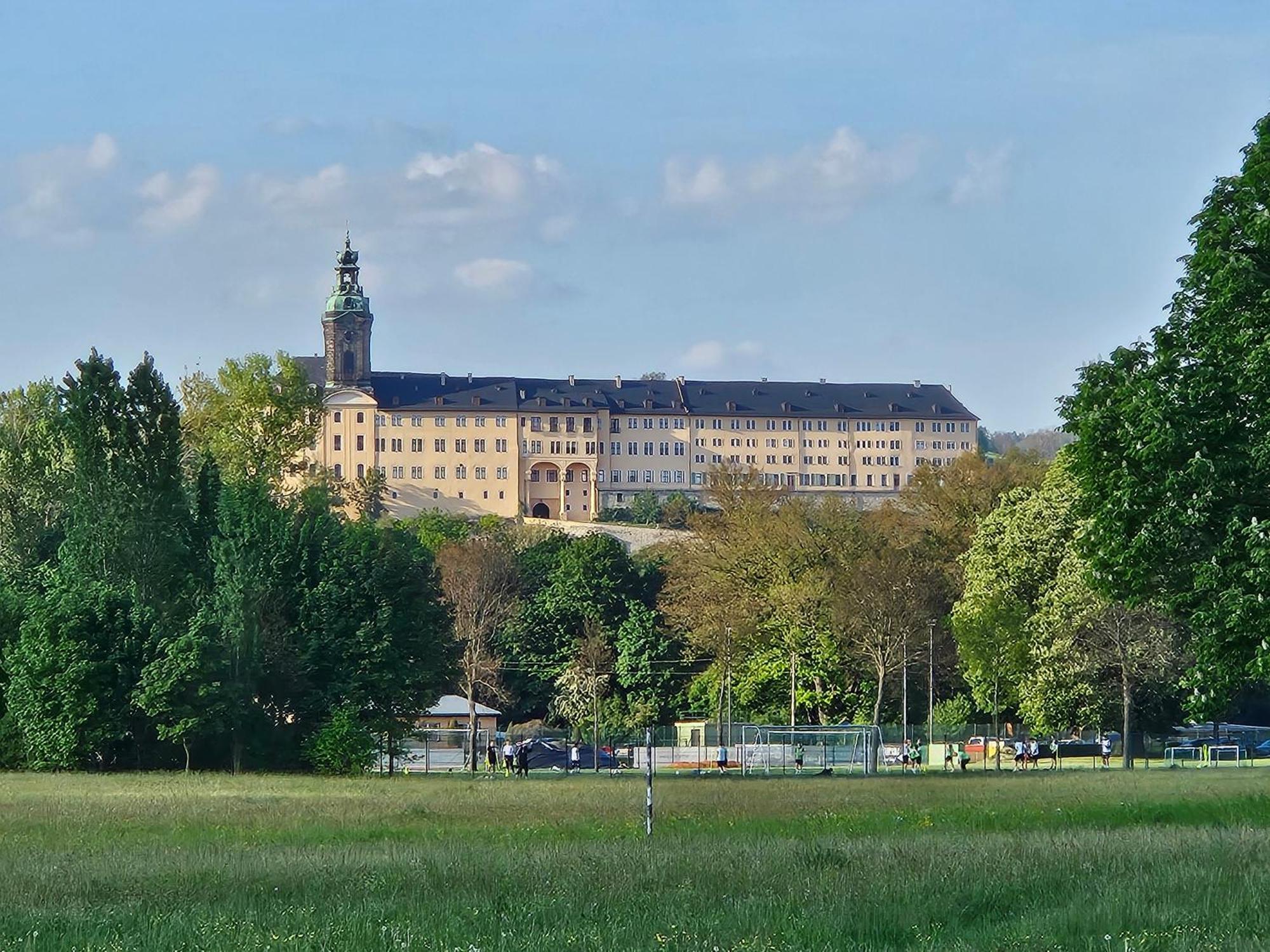 Apartments Am Saalebogen Mit Gartenterrasse, Grillkamin, Freie Parkplaetze Rudolstadt Bagian luar foto